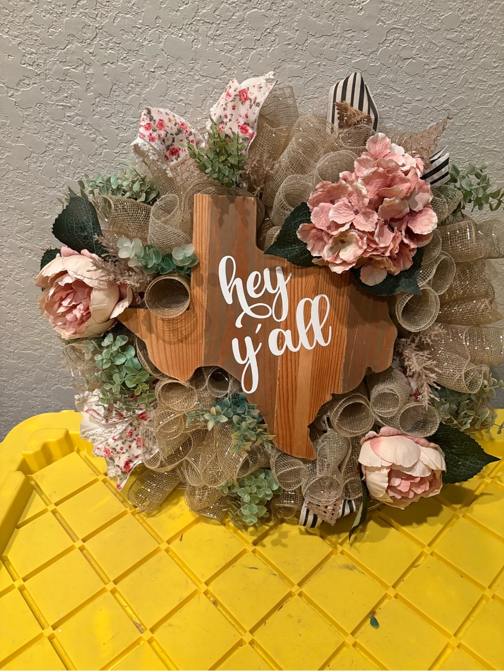 Hey Y'all Texas Wood Wreath with Pink Floral Accents
